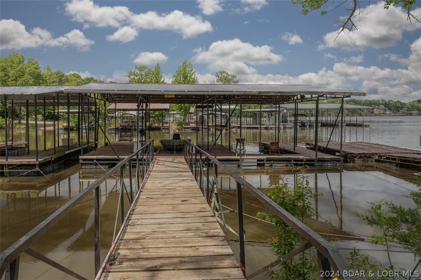 4-bed, 2-bath waterfront home in the Turkey Creek arm of Lake of - photo 16