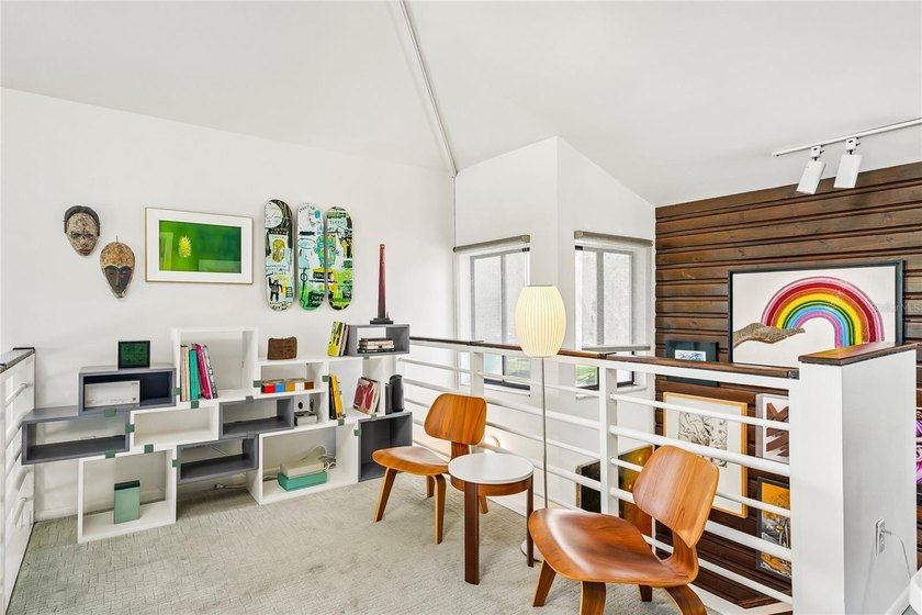 Unique architect-designed lakefront home- this is the one you - photo 22