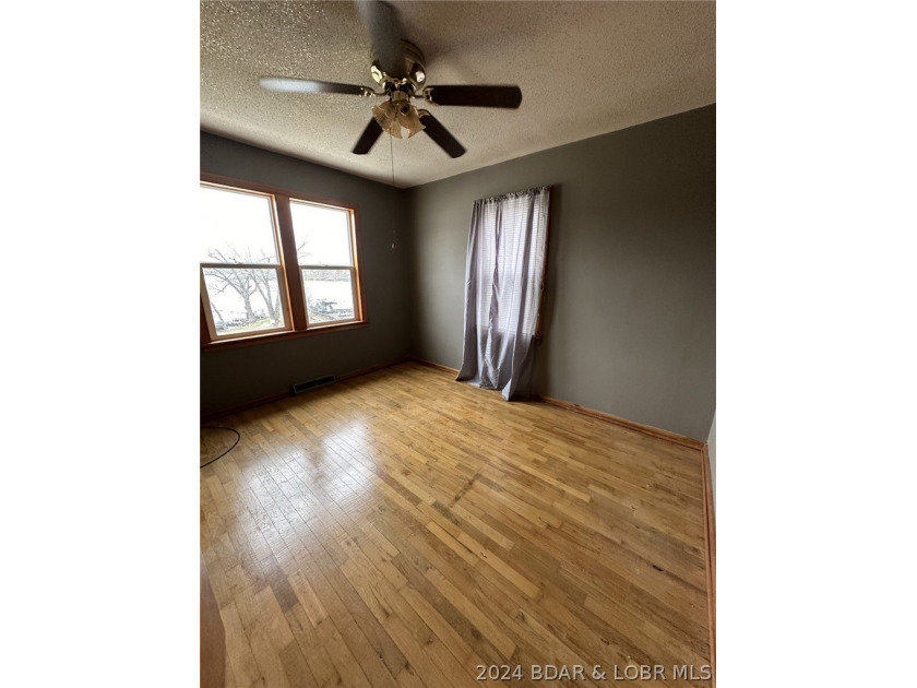4-bed, 2-bath waterfront home in the Turkey Creek arm of Lake of - photo 24