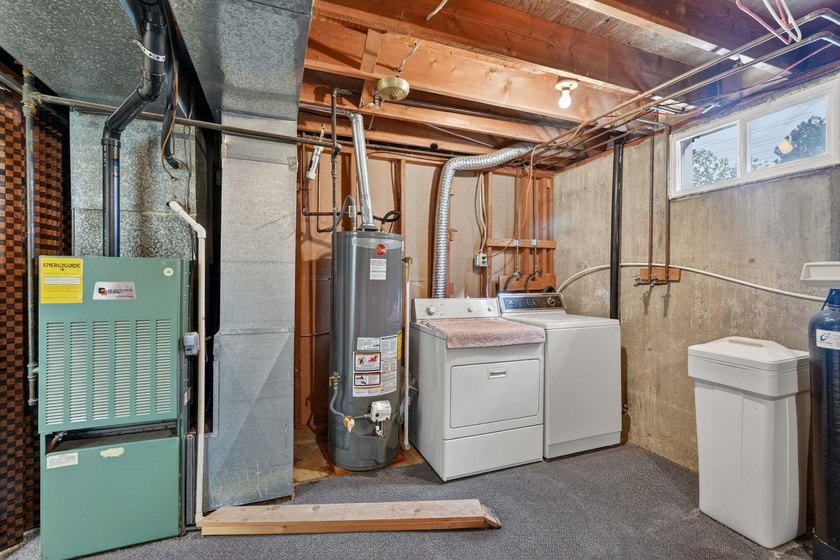 Welcome to your next home ! This beautiful brick home is - photo 25