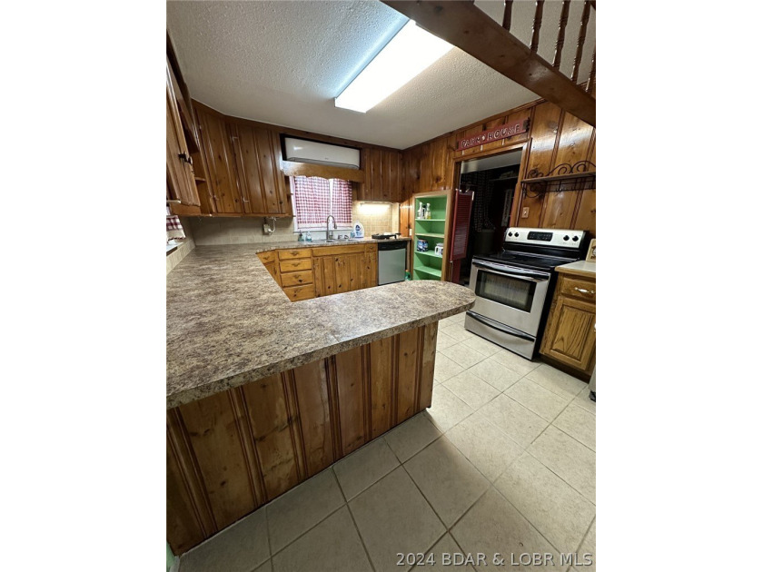 4-bed, 2-bath waterfront home in the Turkey Creek arm of Lake of - photo 30