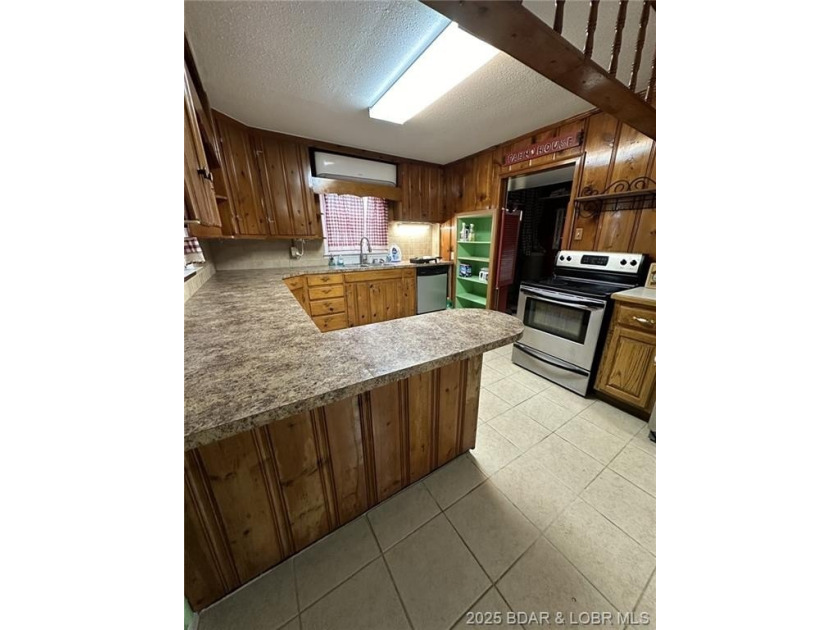 4-bed, 2-bath waterfront home in the Turkey Creek arm of Lake of - photo 30