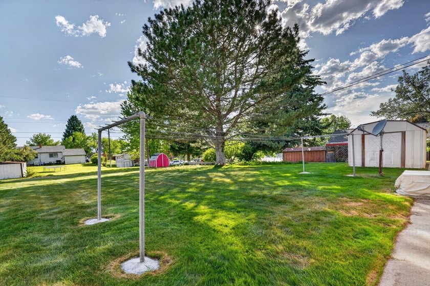 Welcome to your next home ! This beautiful brick home is - photo 33