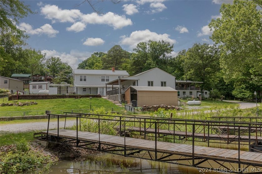 4-bed, 2-bath waterfront home in the Turkey Creek arm of Lake of - photo 35