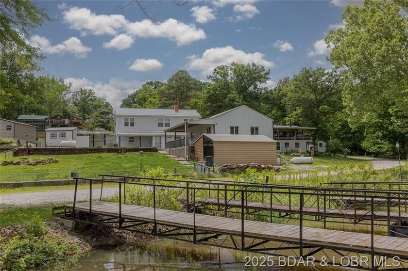 4-bed, 2-bath waterfront home in the Turkey Creek arm of Lake of - photo 35