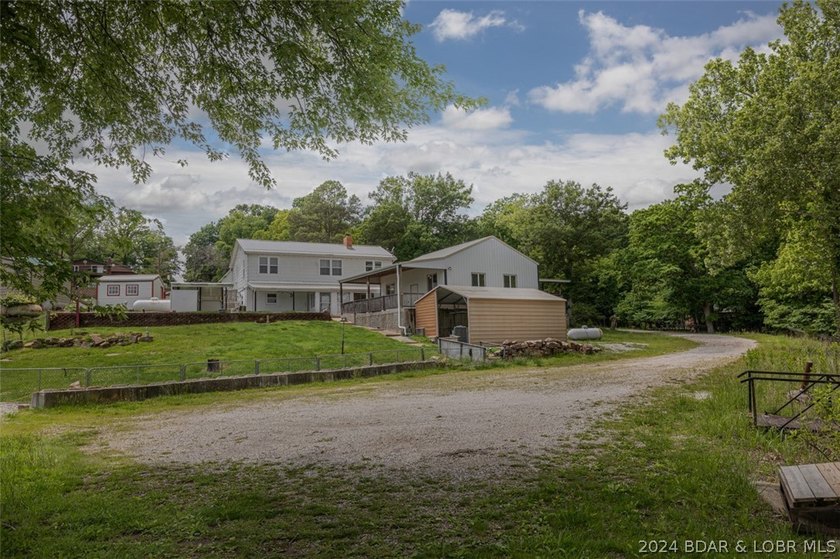 4-bed, 2-bath waterfront home in the Turkey Creek arm of Lake of - photo 36