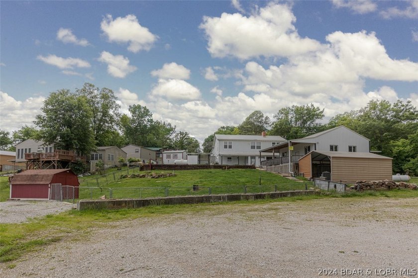 4-bed, 2-bath waterfront home in the Turkey Creek arm of Lake of - photo 37