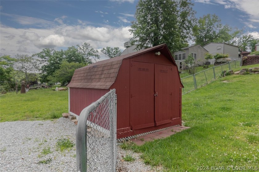 4-bed, 2-bath waterfront home in the Turkey Creek arm of Lake of - photo 38