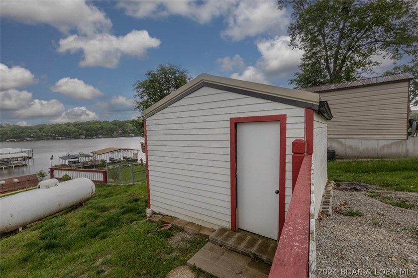 4-bed, 2-bath waterfront home in the Turkey Creek arm of Lake of - photo 40