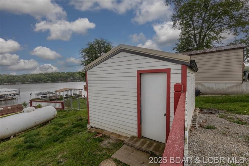 4-bed, 2-bath waterfront home in the Turkey Creek arm of Lake of - photo 40
