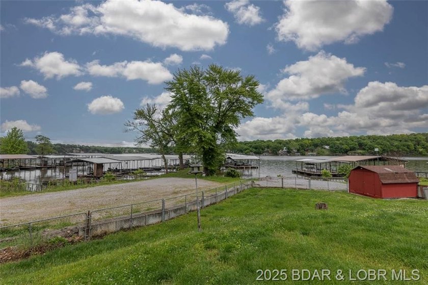 4-bed, 2-bath waterfront home in the Turkey Creek arm of Lake of - photo 41