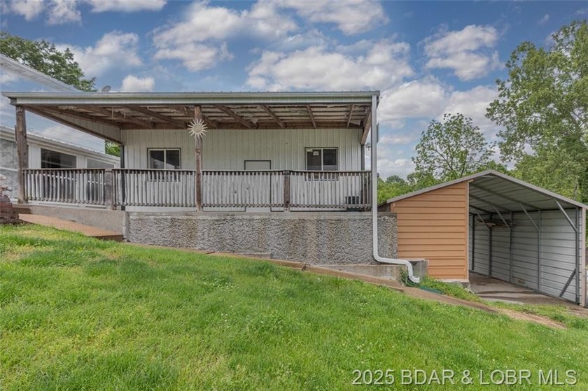 4-bed, 2-bath waterfront home in the Turkey Creek arm of Lake of - photo 42