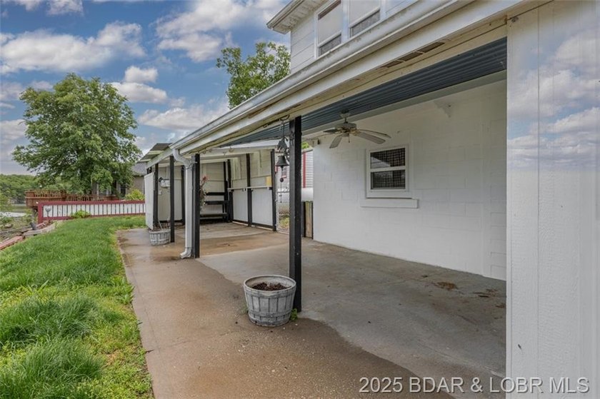 4-bed, 2-bath waterfront home in the Turkey Creek arm of Lake of - photo 43