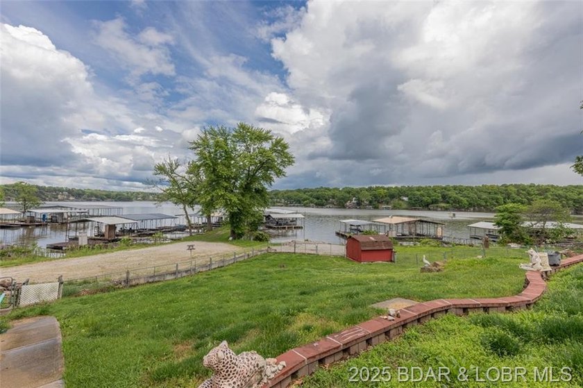 4-bed, 2-bath waterfront home in the Turkey Creek arm of Lake of - photo 44
