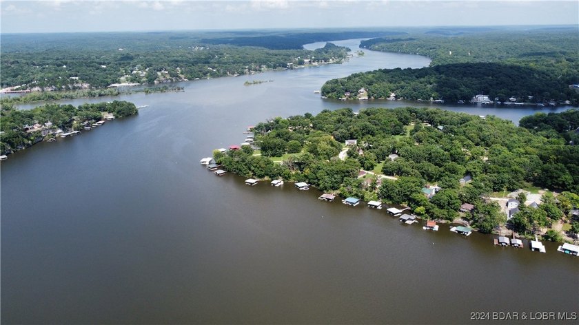 4-bed, 2-bath waterfront home in the Turkey Creek arm of Lake of - photo 47