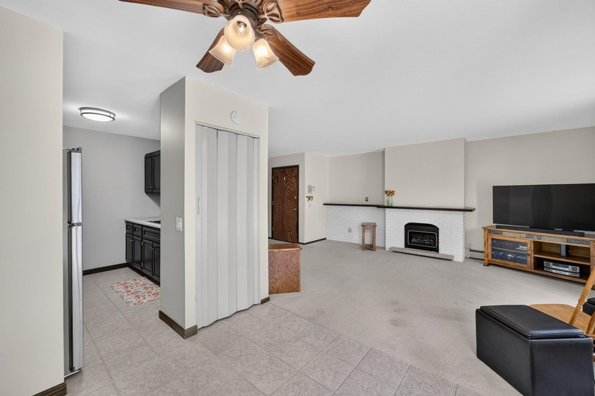 Enjoy the perfect blend of comfort, convenience in this inviting - photo 7