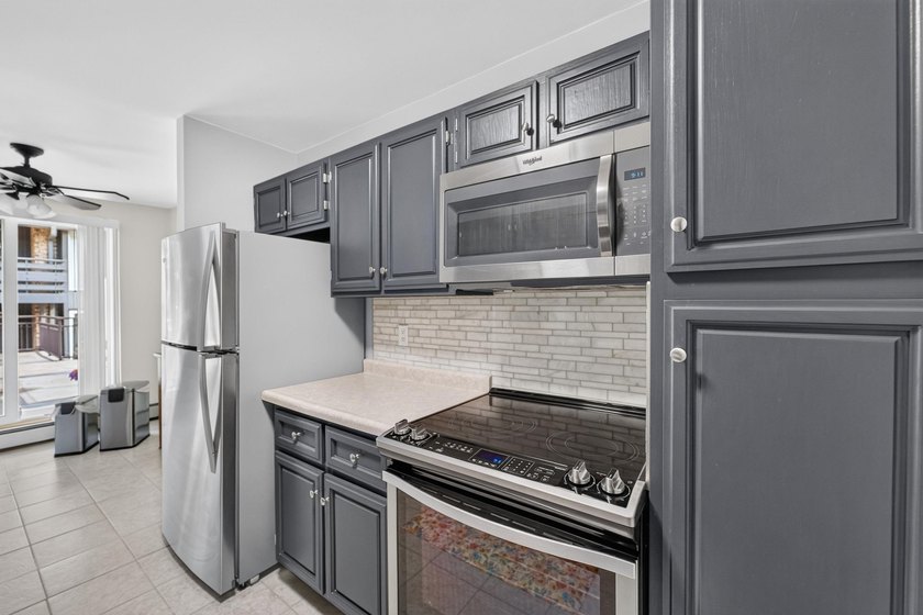 Enjoy the perfect blend of comfort, convenience in this inviting - photo 10