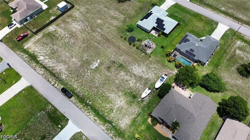Rare oversized homesite in a rapidly developing area of Cape - photo 4