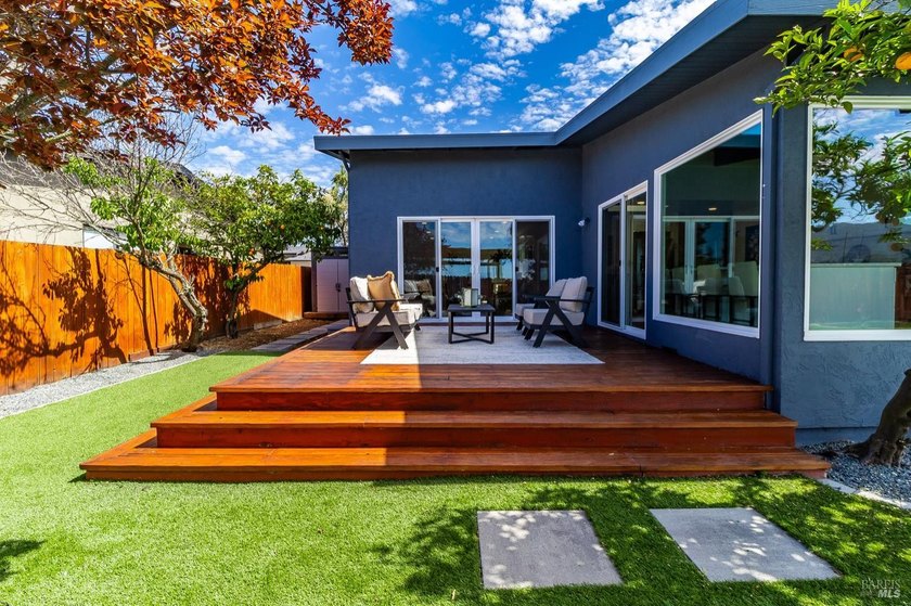 Rare 5 bedroom opportunity in the coveted Corte Madera flats - photo 5