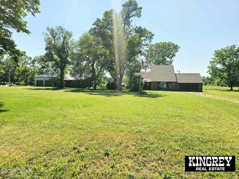 Rustic lodge-style living meets country convenience in this - photo 15