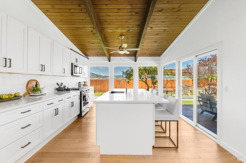 Rare 5 bedroom opportunity in the coveted Corte Madera flats - photo 8