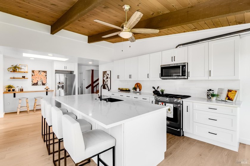 Rare 5 bedroom opportunity in the coveted Corte Madera flats - photo 9