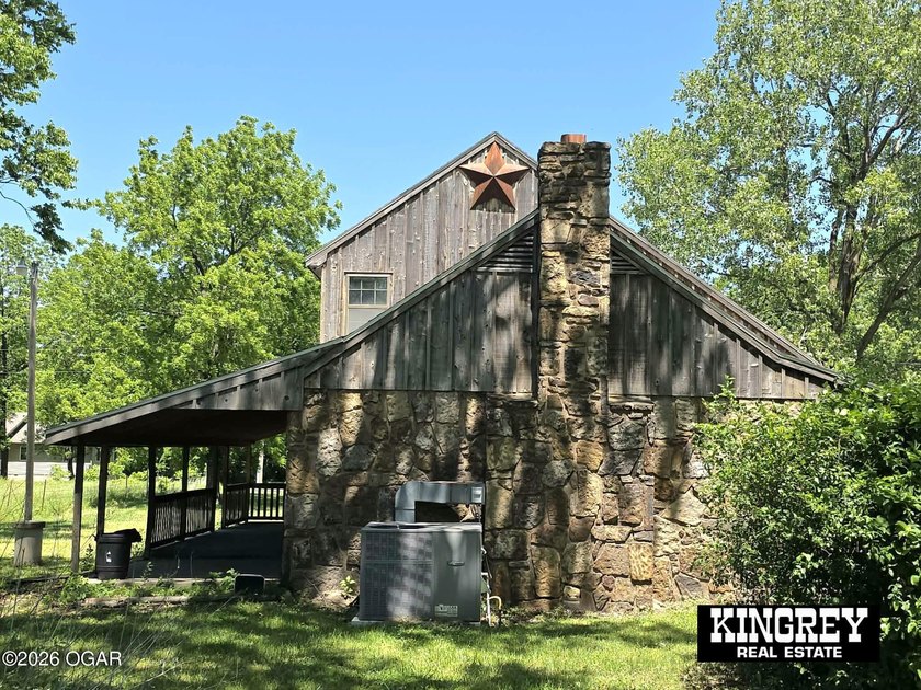 Rustic lodge-style living meets country convenience in this - photo 22