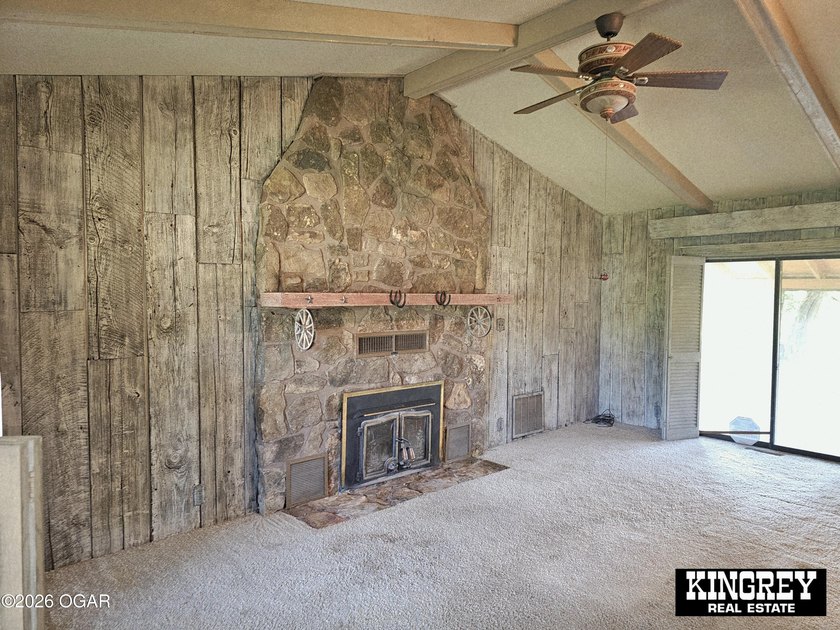 Rustic lodge-style living meets country convenience in this - photo 26