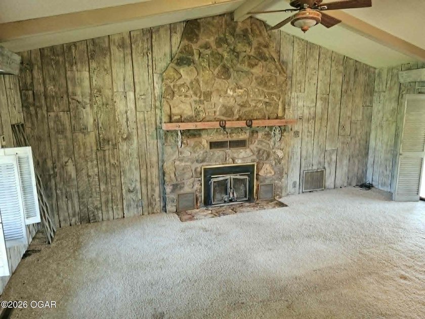 Rustic lodge-style living meets country convenience in this - photo 29