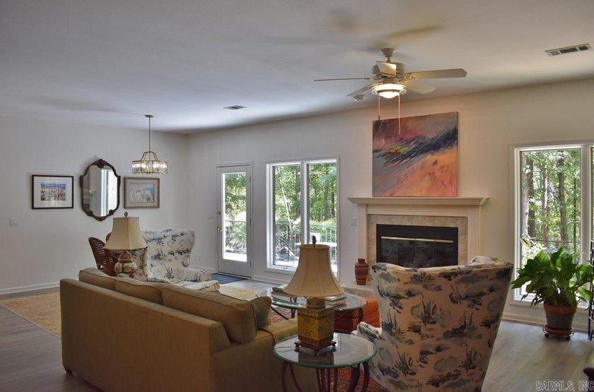 This Beautiful custom-built home is thoughtfully designed and - photo 7