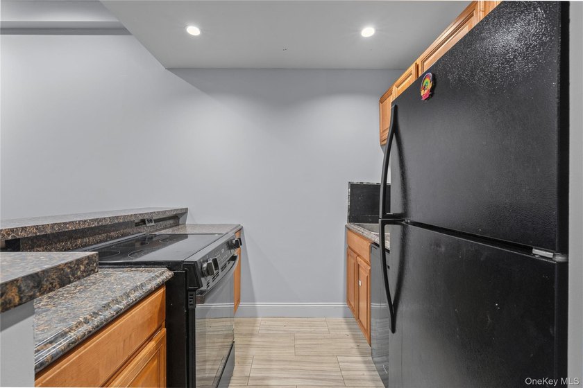 RARE OPPORTUNITY: Welcome home to this beautifully designed - photo 7