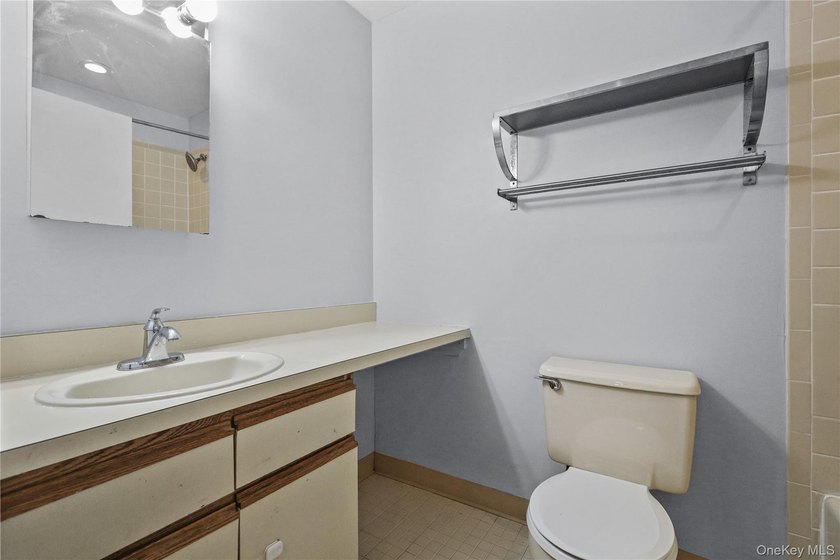 RARE OPPORTUNITY: Welcome home to this beautifully designed - photo 10