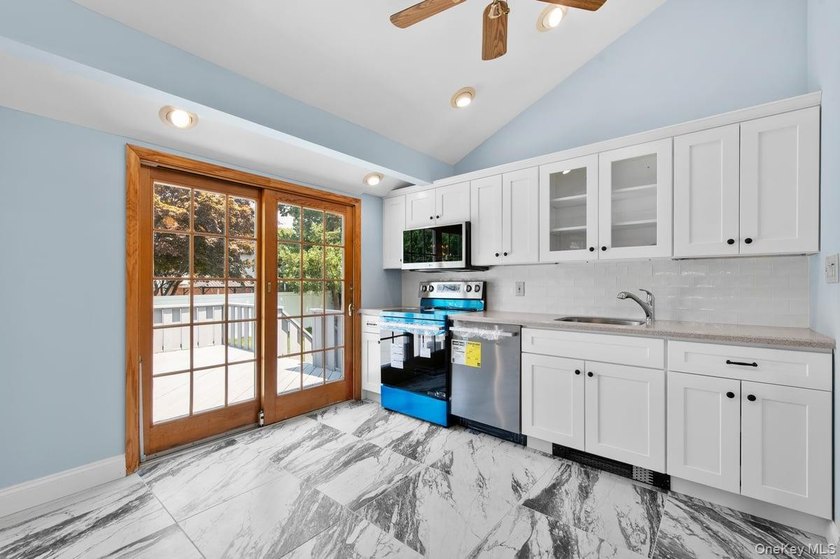 Welcome to 3951 Bernice Road in Seaford! Nestled on a quiet - photo 5