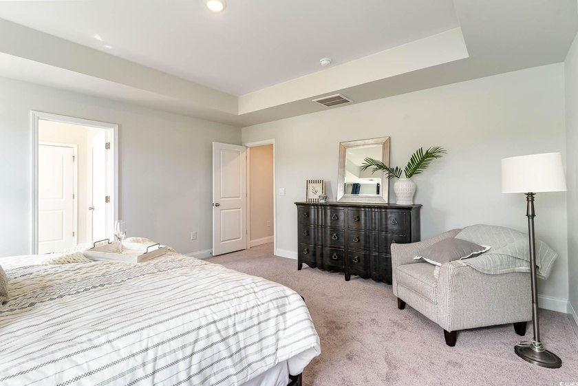 *5 bedrooms, 2.5 baths *Formal dining room *Quartz countertops - photo 4
