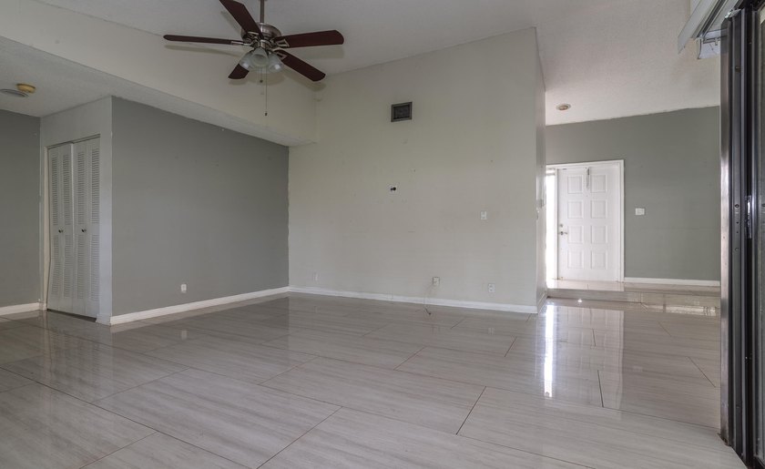 This 3-bedroom, 2-bathroom single-story home offers 1,672 square - photo 12