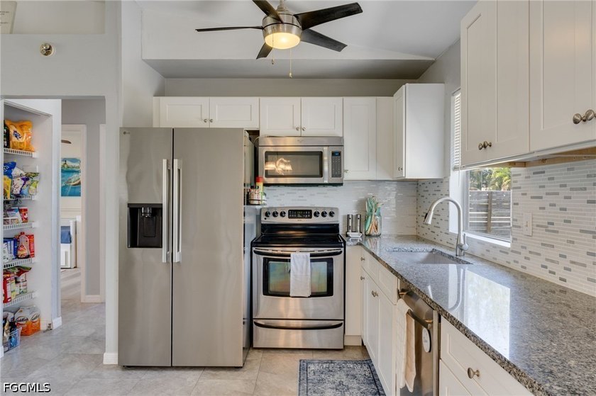 Welcome to your future home in this desirable SW Cape Coral area - photo 8