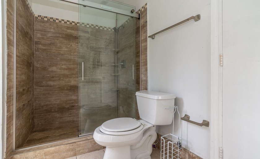 This 3-bedroom, 2-bathroom single-story home offers 1,672 square - photo 18
