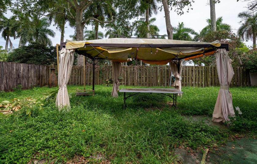 This 3-bedroom, 2-bathroom single-story home offers 1,672 square - photo 32