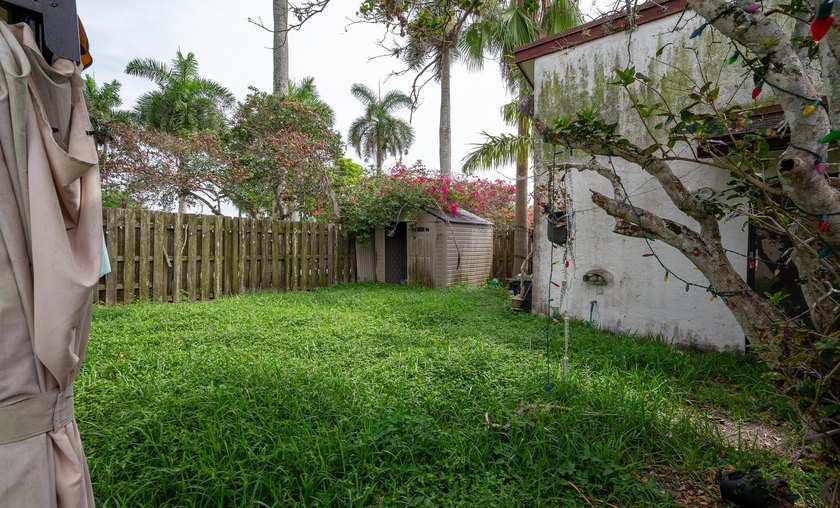 This 3-bedroom, 2-bathroom single-story home offers 1,672 square - photo 33