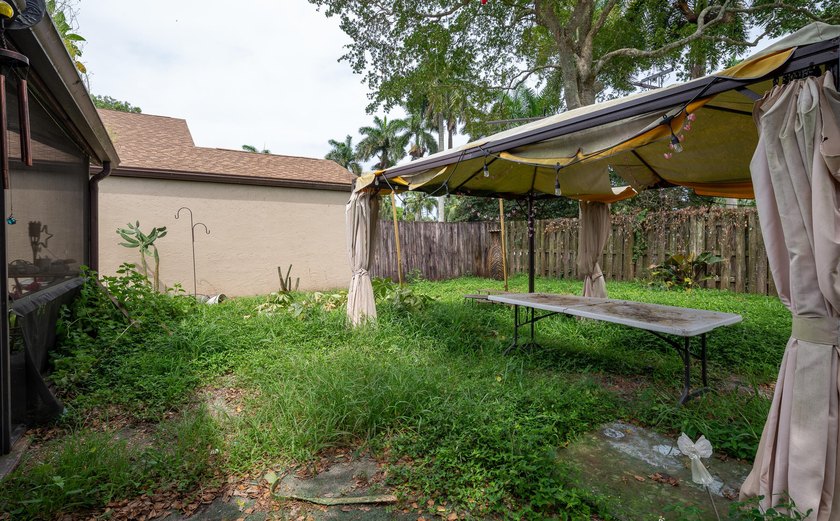 This 3-bedroom, 2-bathroom single-story home offers 1,672 square - photo 34