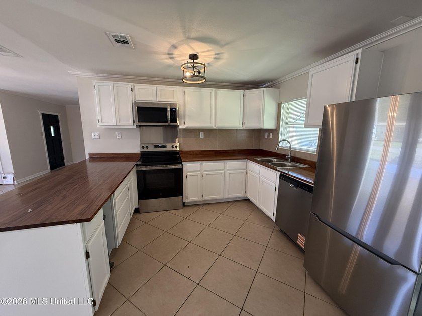 Beautifully remodeled brick ranch just a short walk to the beach - photo 11