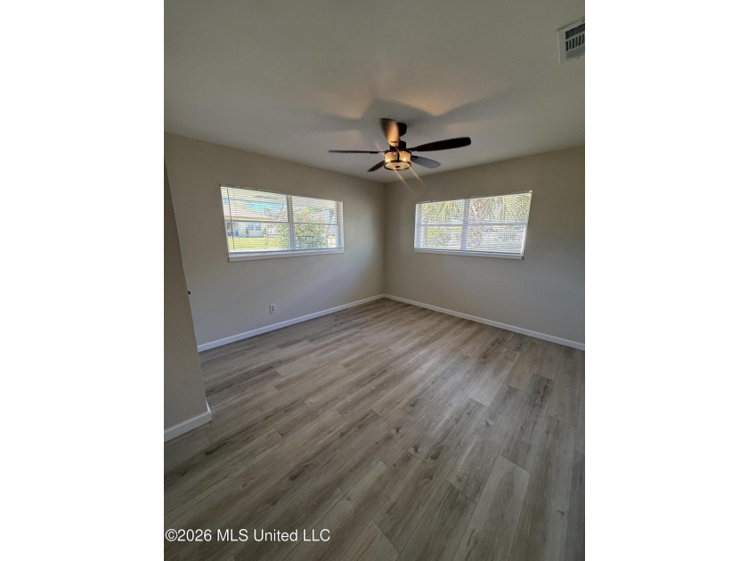 Beautifully remodeled brick ranch just a short walk to the beach - photo 21