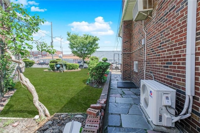 Double lots, Unique Property, about 10,275 sq ft for these 2 - photo 40
