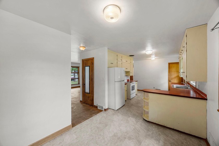 Welcome to 711 Elm Ave in Gaylord-a charming rambler nestled in - photo 19