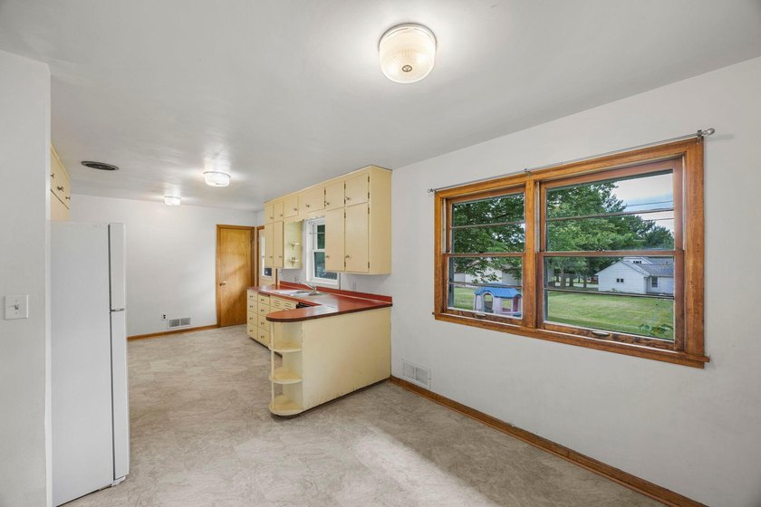 Welcome to 711 Elm Ave in Gaylord-a charming rambler nestled in - photo 20