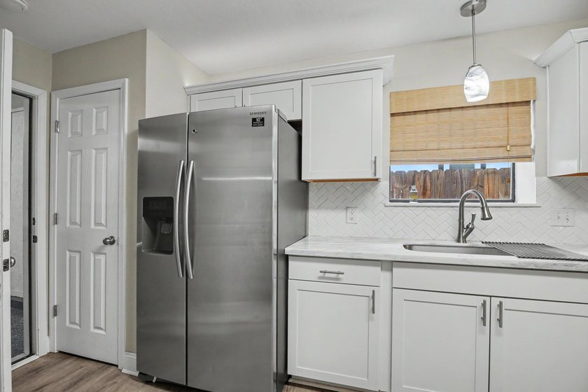 Welcome home to this gorgeous, light-filled 3-bedroom - photo 24