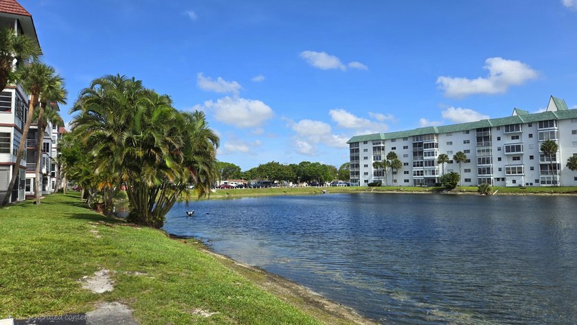 Enjoy South Fla seasonal or full-time living in Castle Gardens - photo 2