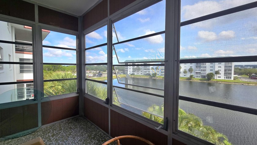 Enjoy South Fla seasonal or full-time living in Castle Gardens - photo 4
