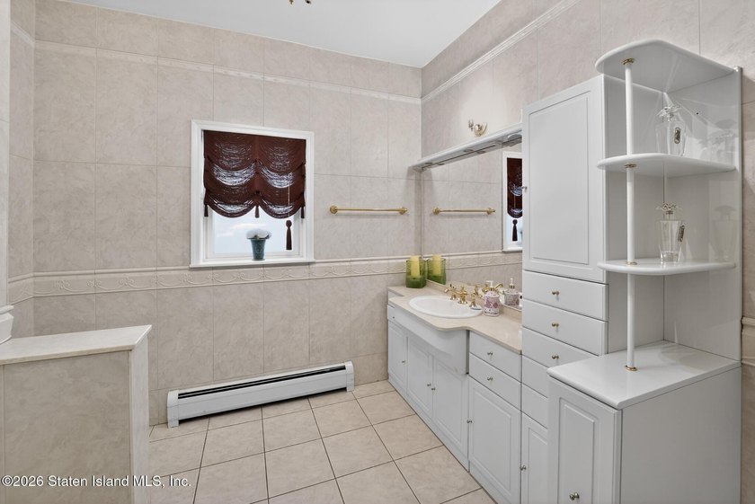 Enjoy family and entertaining in this charming 4 bedroom - photo 23