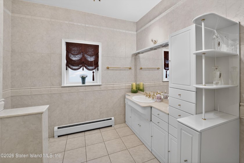 Enjoy family and entertaining in this charming 4 bedroom - photo 24